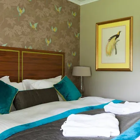The Cornwall & 4*