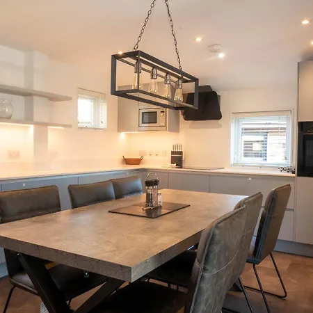 The Cornwall & 4*